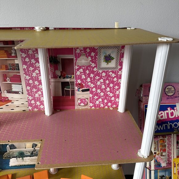 Barbie’s Townhouse 3 1/2 Feet High! Vintage 1970’s Almost Complete - Picture 6 of 9